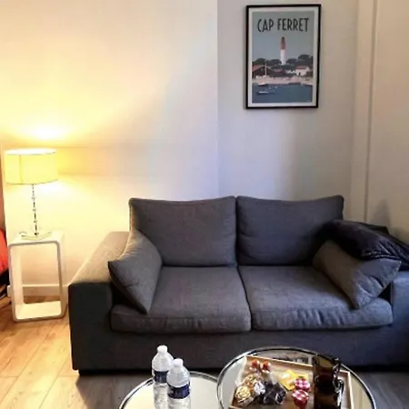 Nice Studio Ideal For Couple In Daire Paris