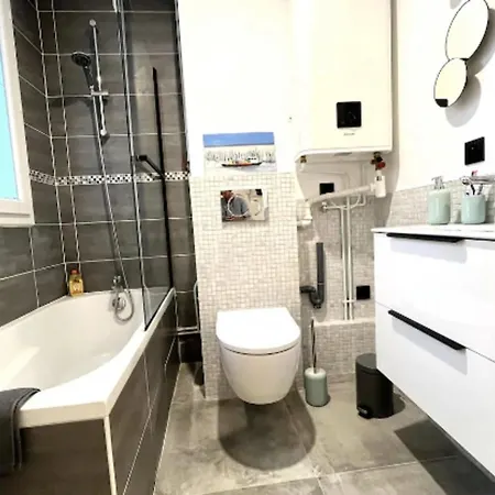 Nice Studio Ideal For Couple In Paris