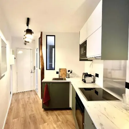 Nice Studio Ideal For Couple In Paris